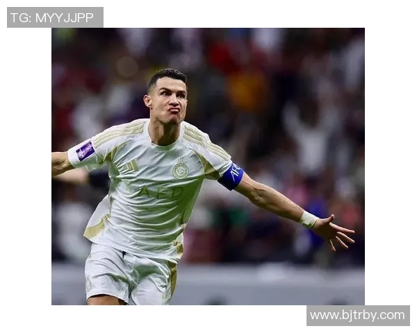 国际足球巨星C罗惊艳亮相引爆全场球迷热情震撼全球